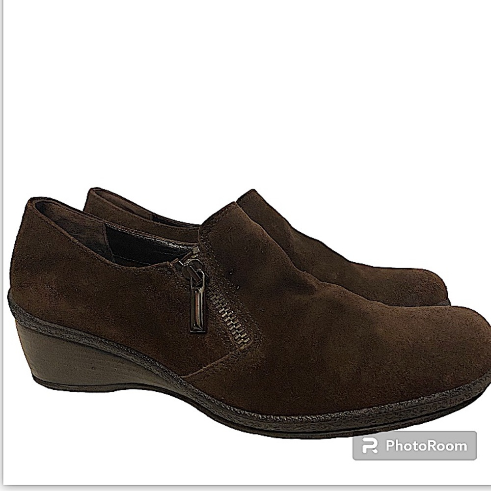 Aquatalia Genuine Suede Low Wedge Side Zip Round Toe Shoes By Marvin K. Brown - Picture 1 of 6